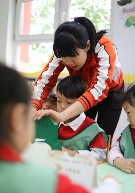 老师带领玩数学.jpg